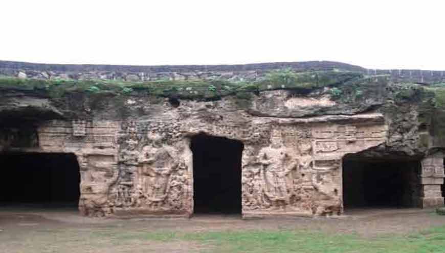 Khambhalida-Buddhist-Caves